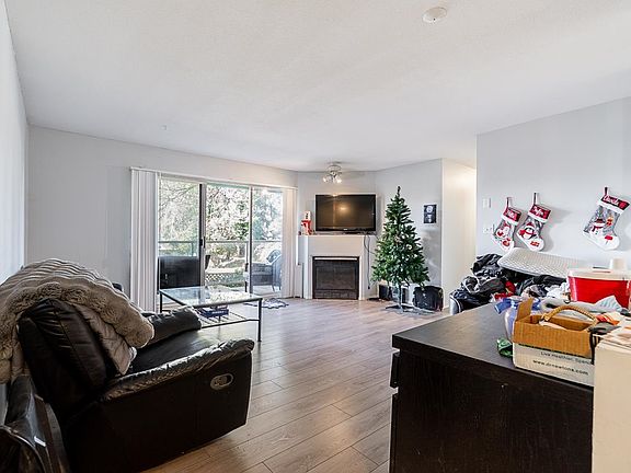 4th image of 33839 Marshall Rd #201