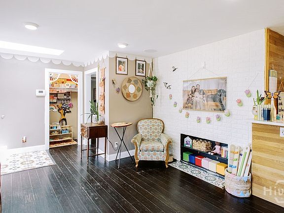 5th image of 303 Lafayette Circle
