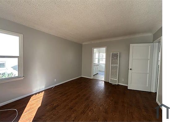 4th image of 14210 Sylvan St #3