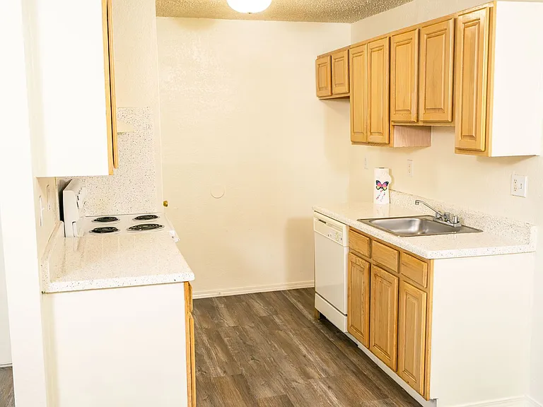 Tamarack Place Apartments — Photo 8