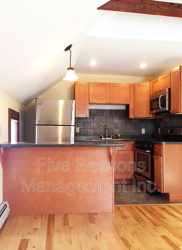 1 bed, 1.0 bath, 650 sqft, $1,700 — Photo 2