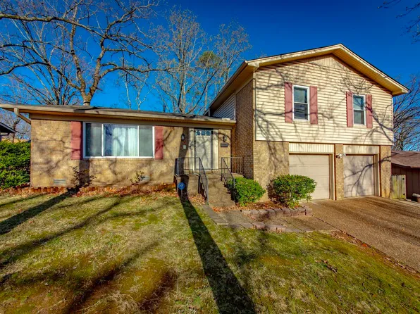 1124 Old Charter Ct, Little Rock, AR 72211