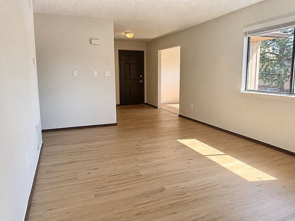 2nd image of 139 Juniper Pl APT D