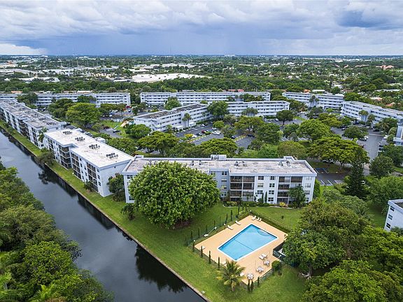 5th image of 104 Royal Park Drive #4F