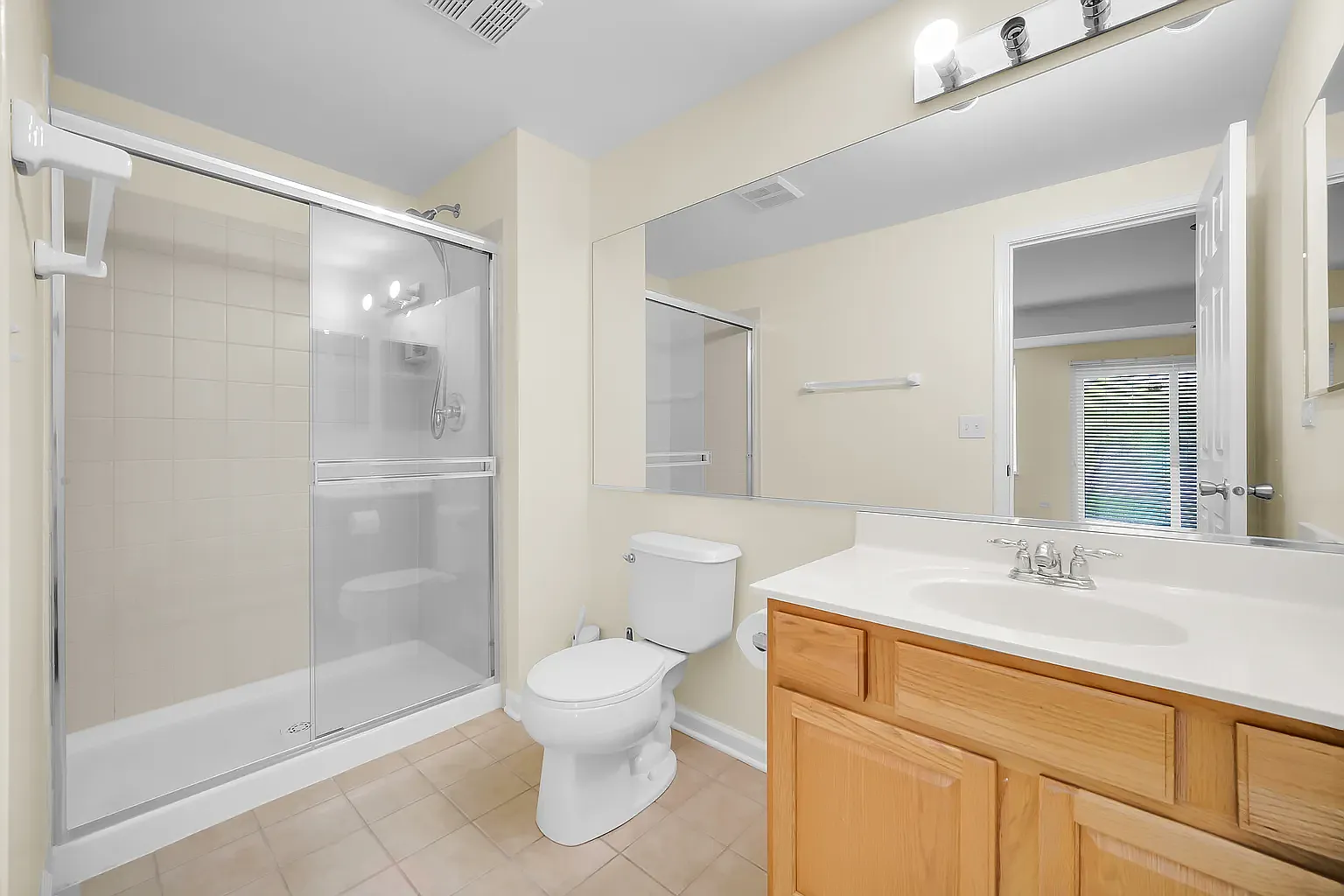 3 bed, 3672 sqft, $3,499 — Photo 3