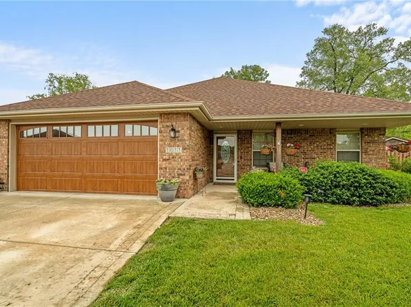 1611 NW Creekland Dr, Grain Valley, MO 64029