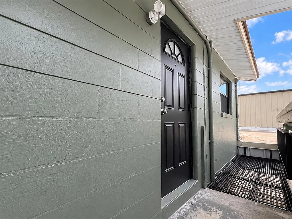 1 bed, 1.0 bath, 399 sqft, $1,500 — Photo 2