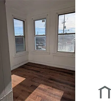 2318 E York St — Photo 8