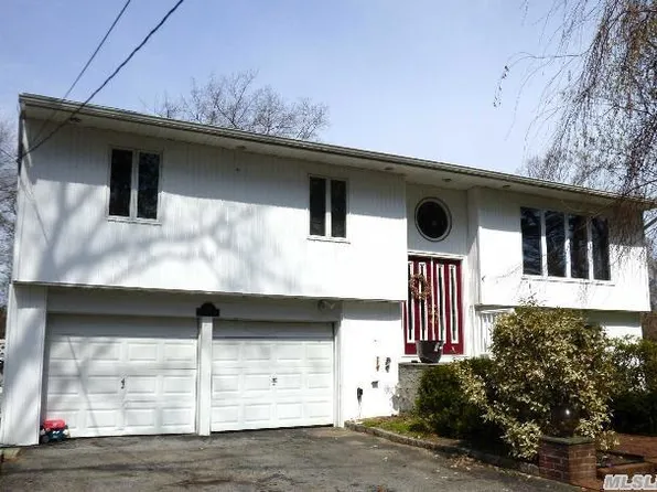 10 Larsen Ave, Smithtown, NY 11787