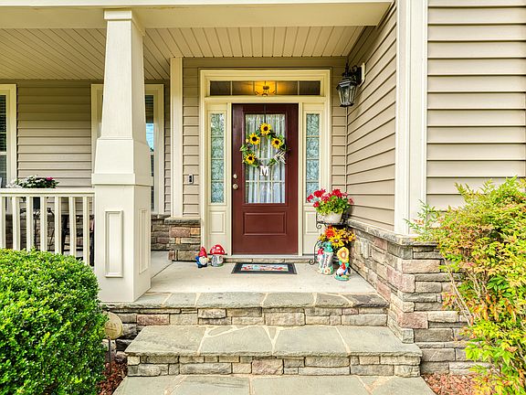 5th image of 291 Ainsley Ct