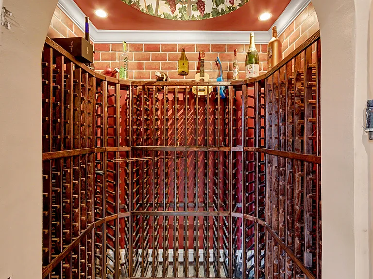 860 E Park Dr — Photo 19