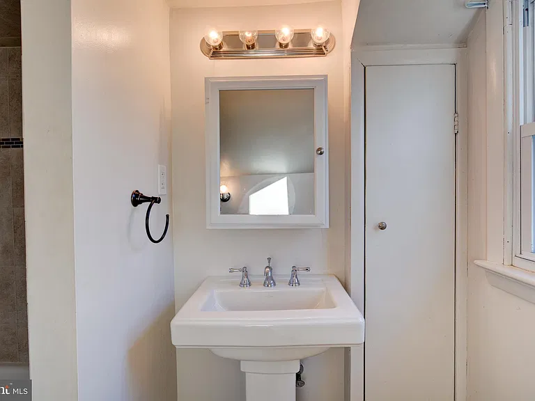 817 Fletcher 2nd Floor Trenton Ave #2ND FLOOR — Photo 7