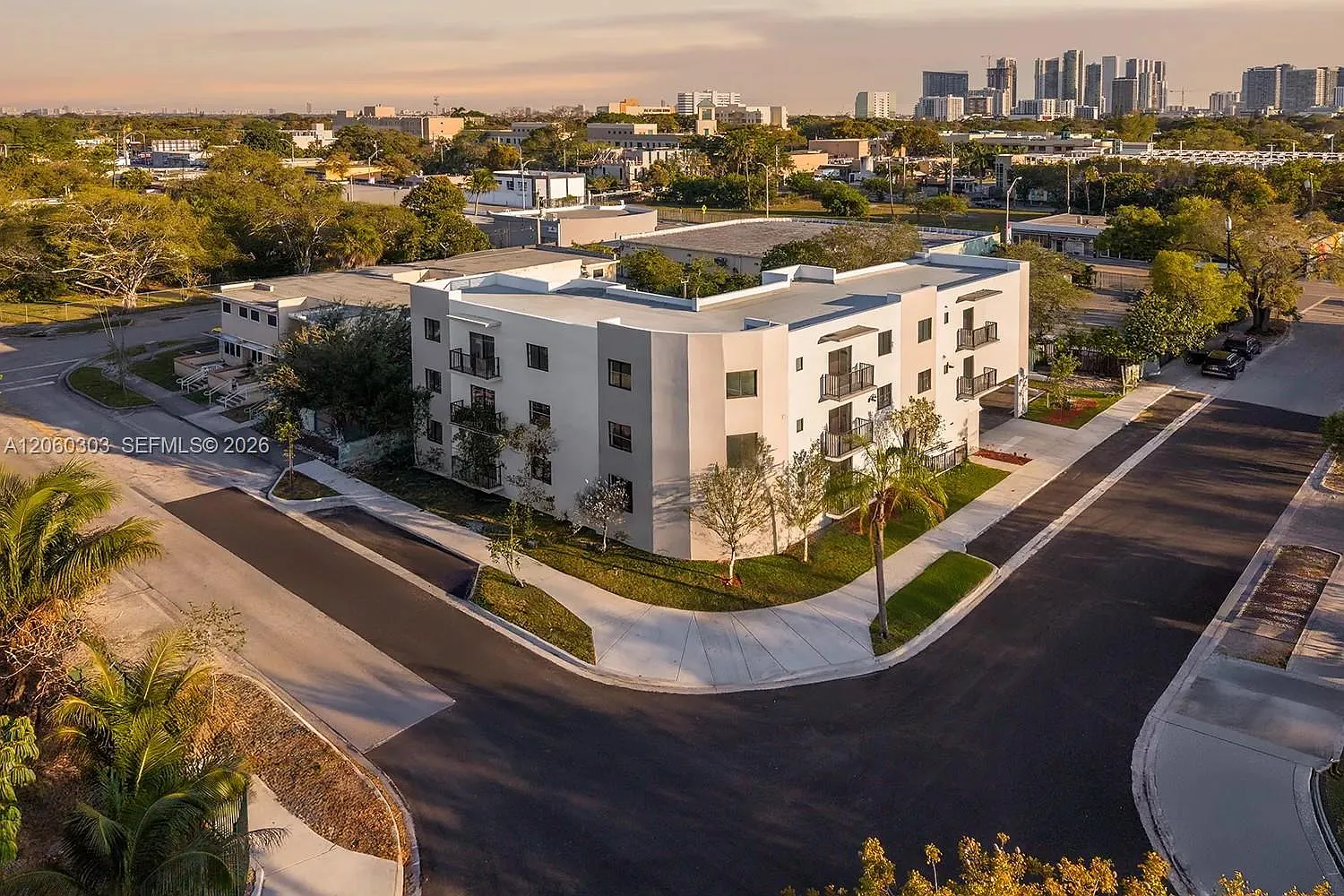 3 bed, $3,570 — Photo 1