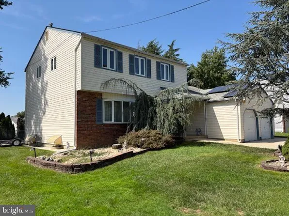 30 Springlane Dr, Blackwood, NJ 08012