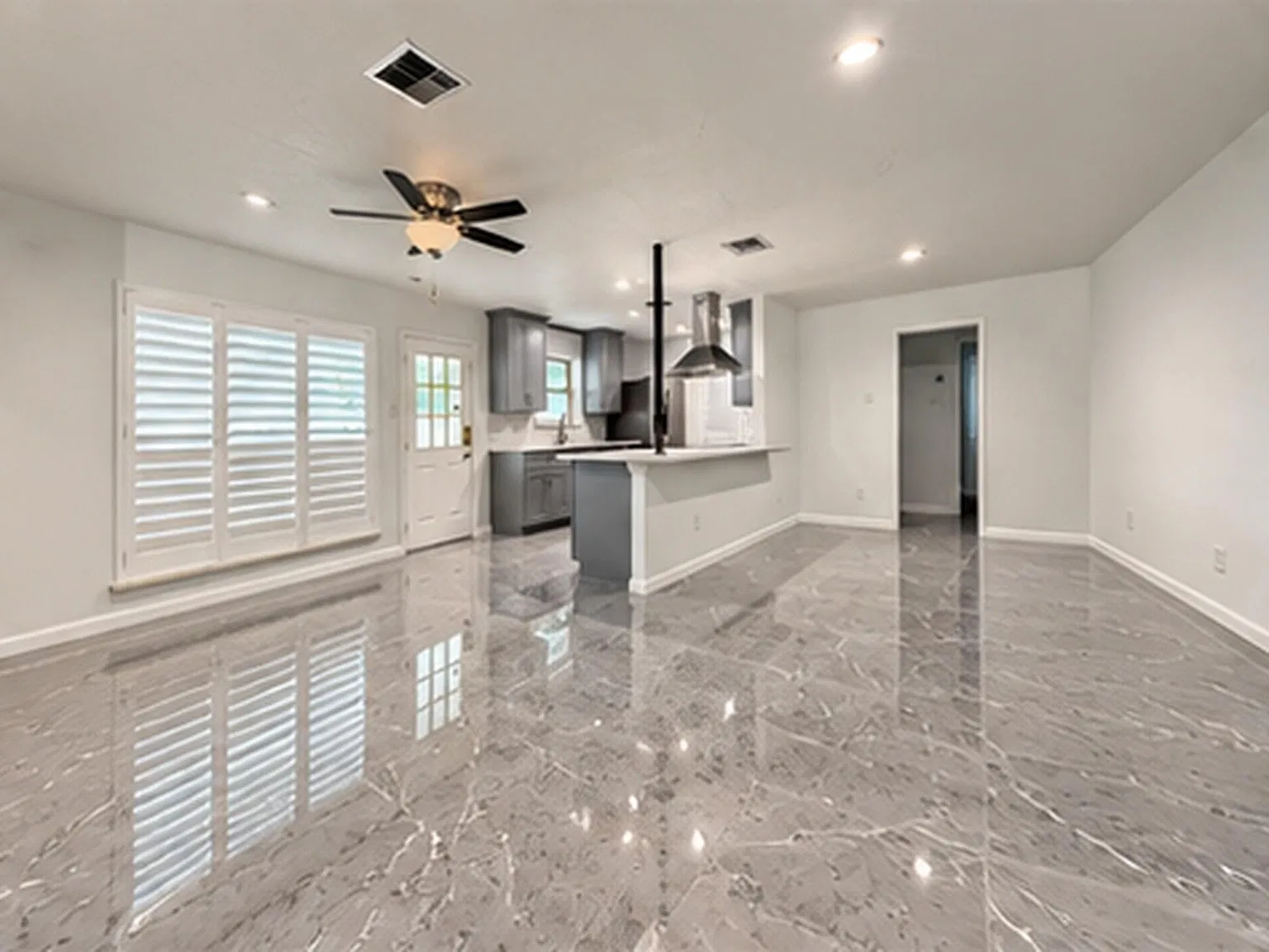 4 bed, 2.0 bath, 1794 sqft, $2,500 — Photo 3