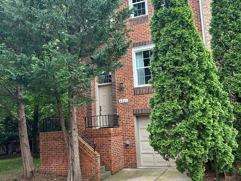 8021 Merry Oaks Ct — Photo 2