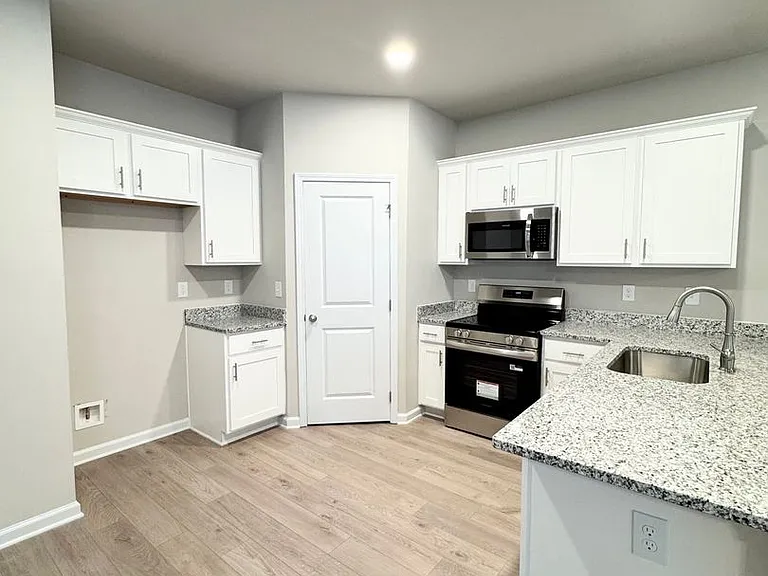 1209 McCoy St — Photo 6