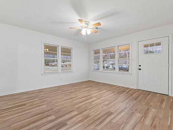 4th image of 2120 Duncan St