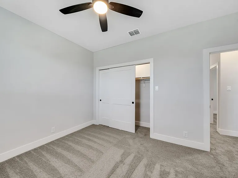 13631 Giovannis Gdn — Photo 19