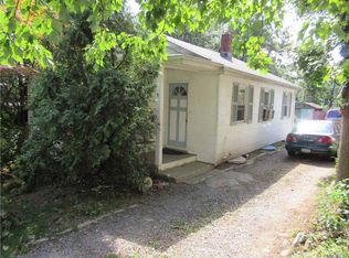 9 Valley View Rd, Great Neck, NY 11021