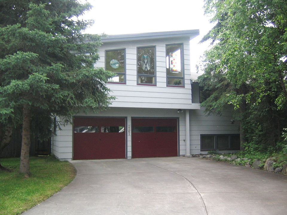 2261 Vanderbilt Circle