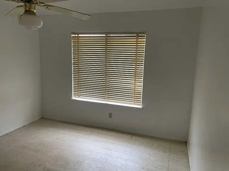1102 E Lane St — Photo 18