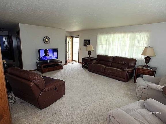 4th image of 108 Deenie Dr