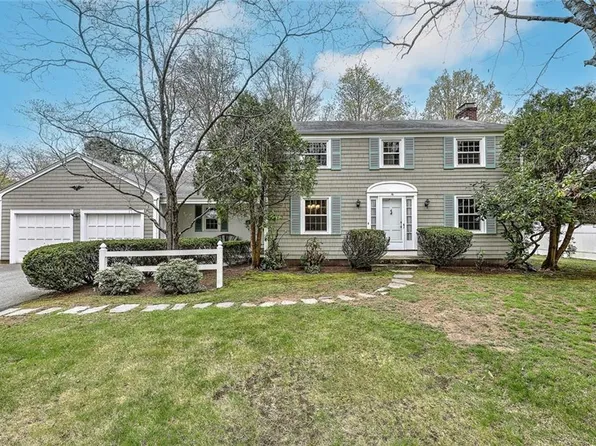16 Manning Dr, Barrington, RI 02806