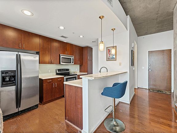 2nd image of 5925 Almeda Rd Unit 11315