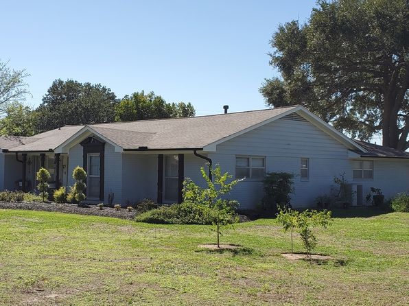 1445 10th St, Hempstead, TX 77445