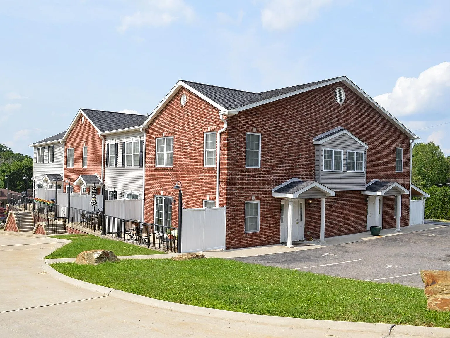 2 bed, 2.5 bath, $1,400 — Photo 1