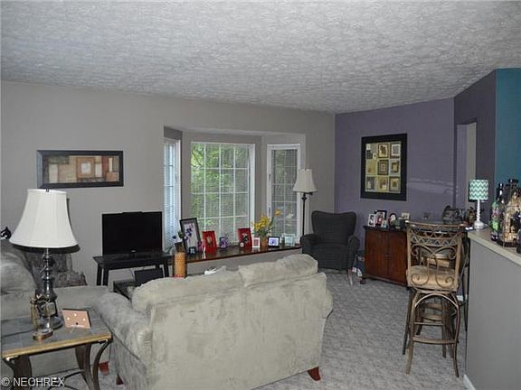 2nd image of 207 S Oval Dr