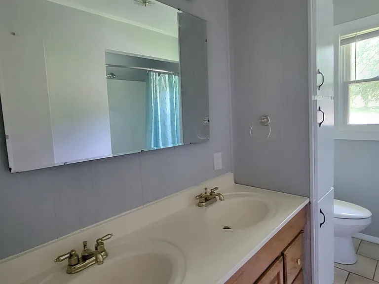 110 Hawthorne Ln — Photo 4