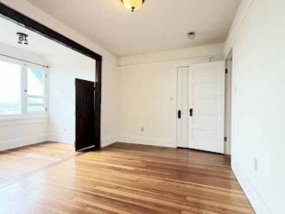 5th image of 1048 Laguna Ave