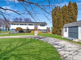 4833 E Lake Rd, Wilson, NY 14172