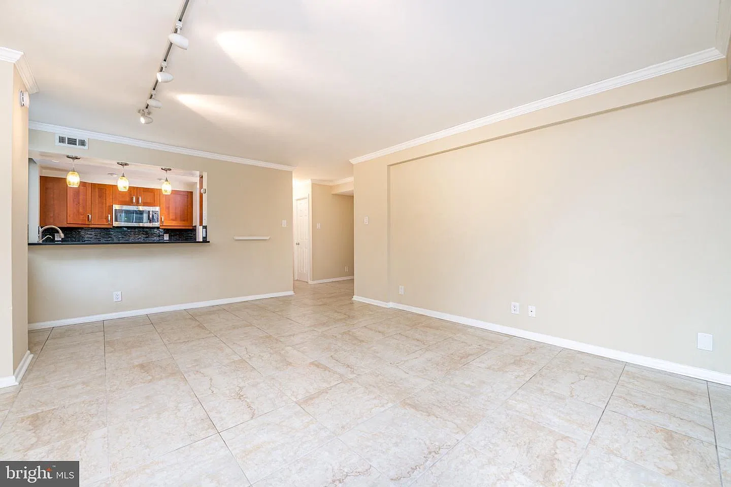 2 bed, 1000 sqft, $4,850 — Photo 4