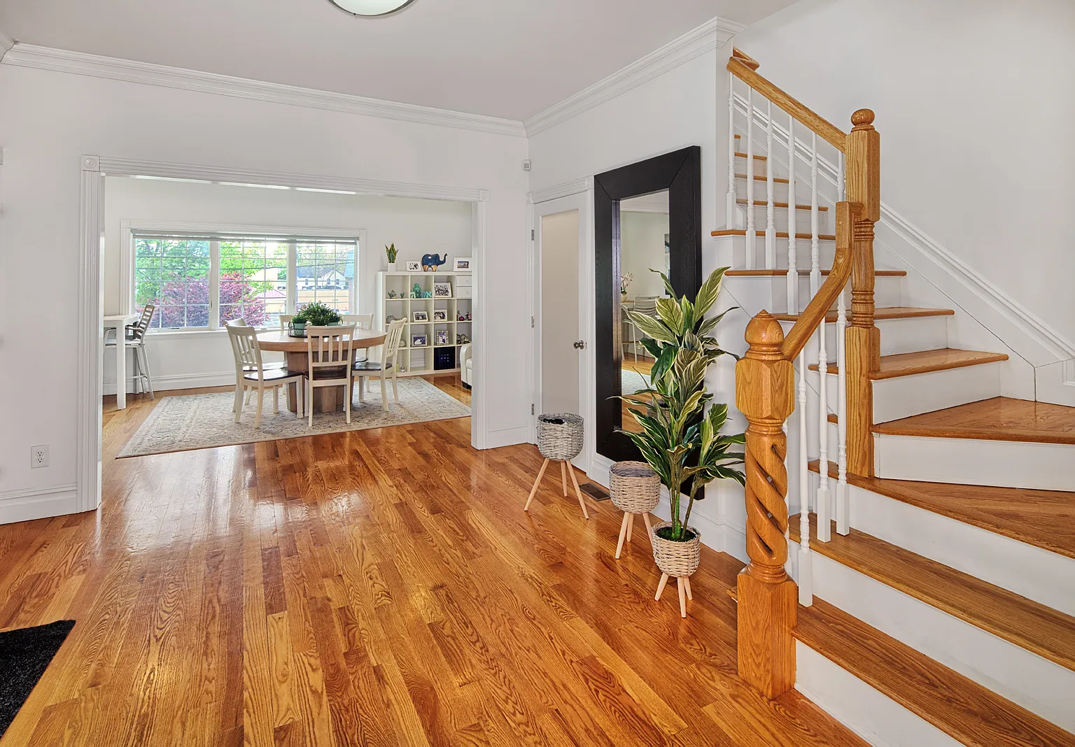 5 bed, 4.5 bath, 3000 sqft, $6,000 — Photo 2