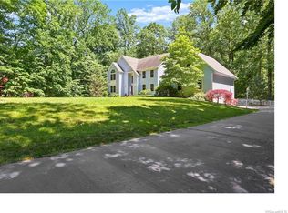 30 Cherry Gate Ln, Trumbull, CT 06611