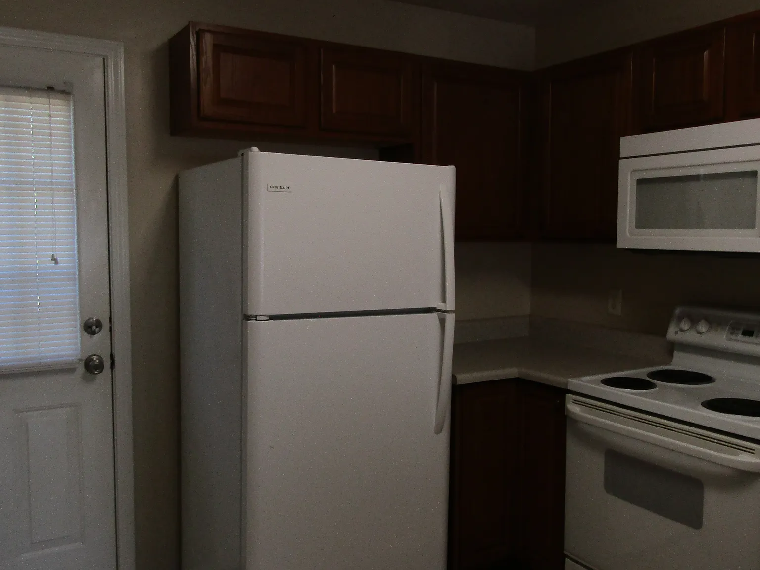 2 bed, 1.5 bath, 1100 sqft, $995 — Photo 3