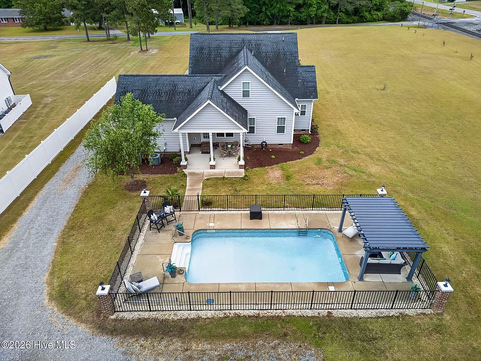 1st image of 534 Herring Road