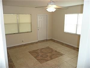 2nd image of 218 SW 14th St #2