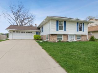 6918 Wilton Dr NE, Cedar Rapids, IA 52402
