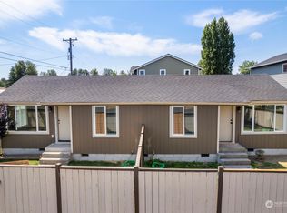 9420/9422 19th Ave E, Tacoma, WA
