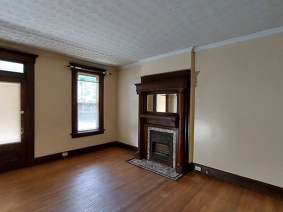 3rd image of 400 King Ave