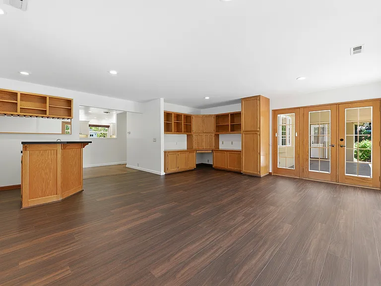 1825 White Oak Dr — Photo 14