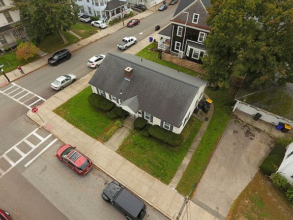 5th image of 499 Maple St