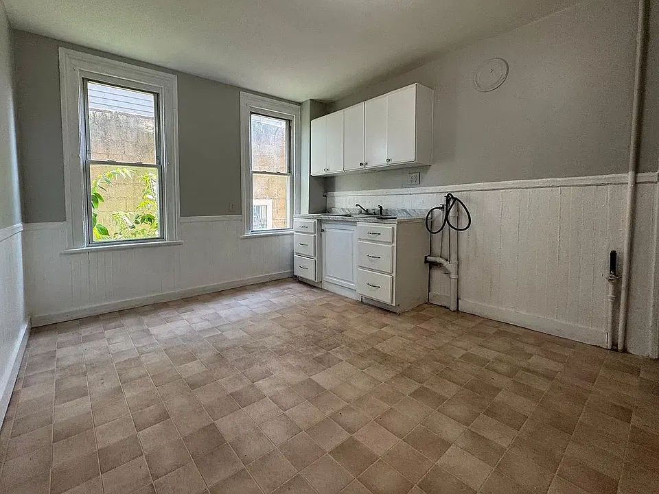 1092 E Main St #1