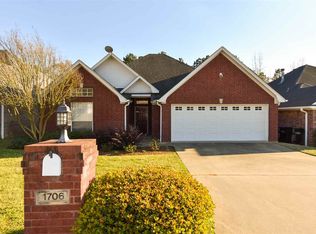 1706 Valley Brook Ln, Longview, TX 75605