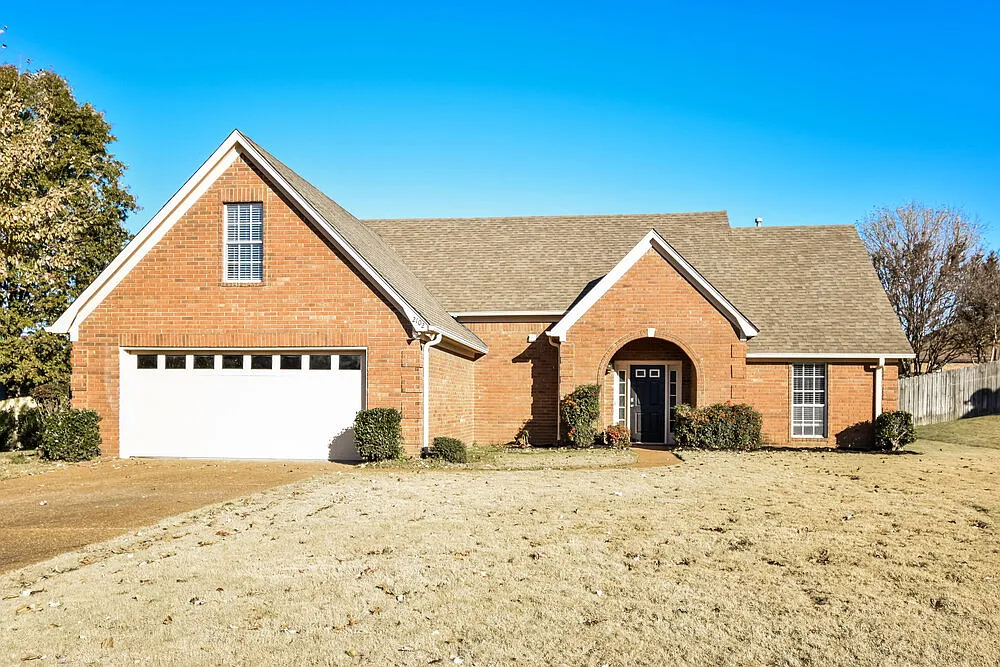 3 bed, 2.0 bath, 2100 sqft, $2,100 — Photo 1