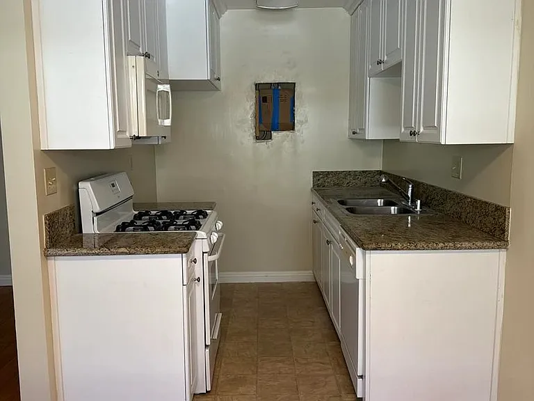 211 N Isabel St #5 — Photo 3